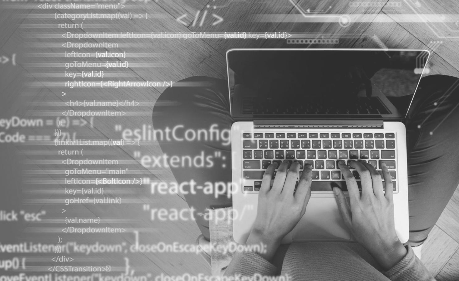 Современный офис с финансовыми аналитиками за работой